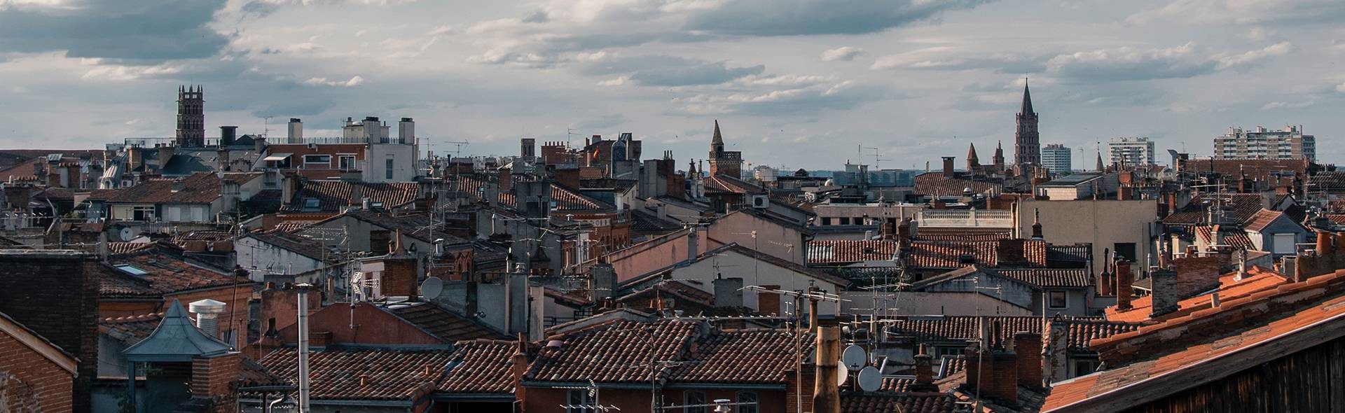 Les toits de la ville de Toulouse en Haute-Garonne (31)